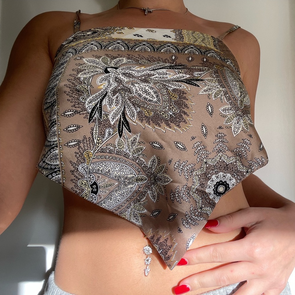 Scarf top